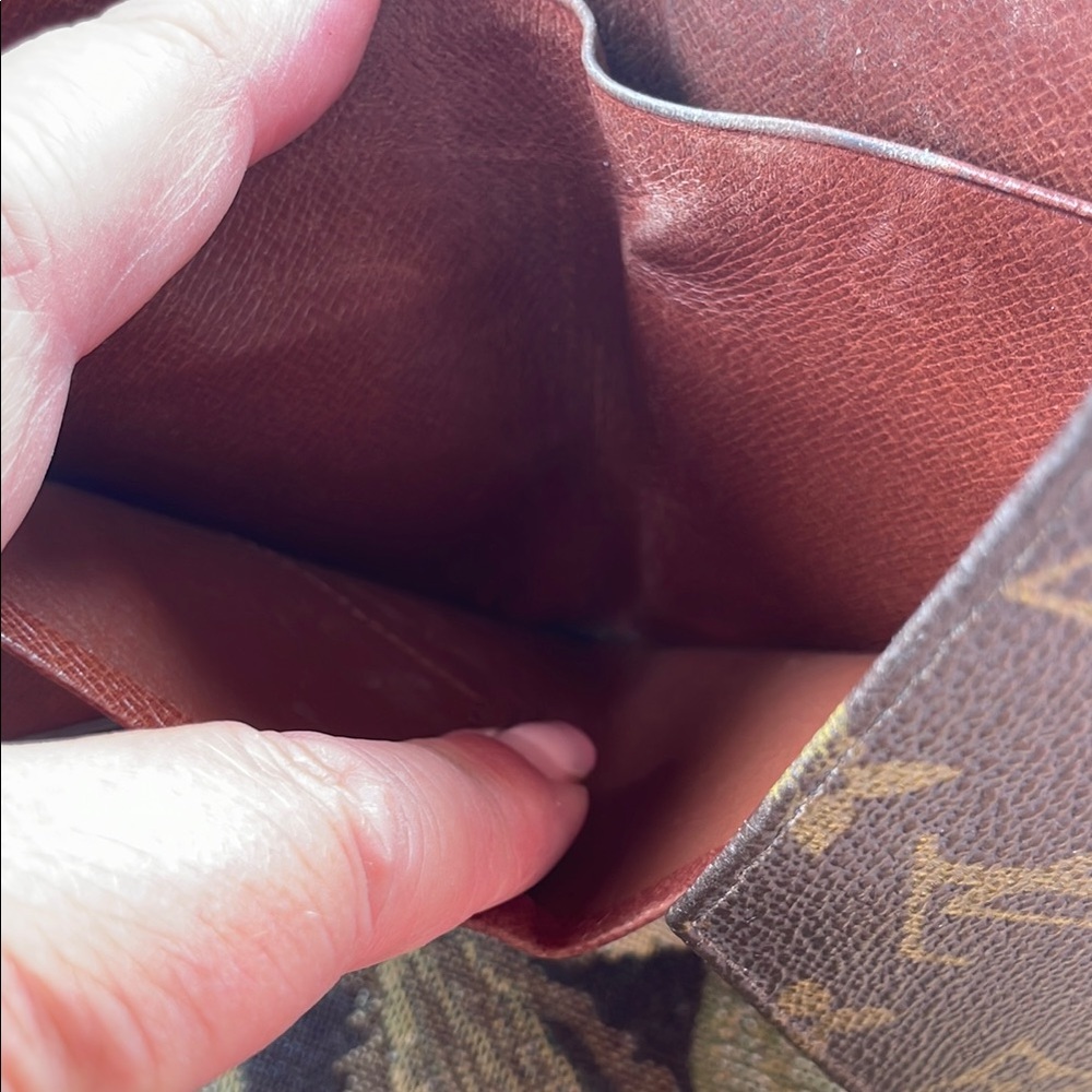 Louis Vuitton bifold Monogram Wallet - Picture 6 of 11